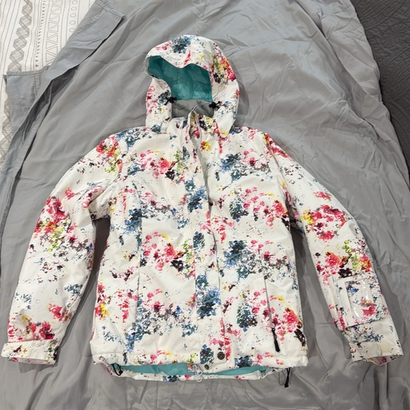 Women’s Ski Jacket with removable hood. - Picture 4 of 8